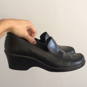 Clark’s | Black Comfort Leather Clogs